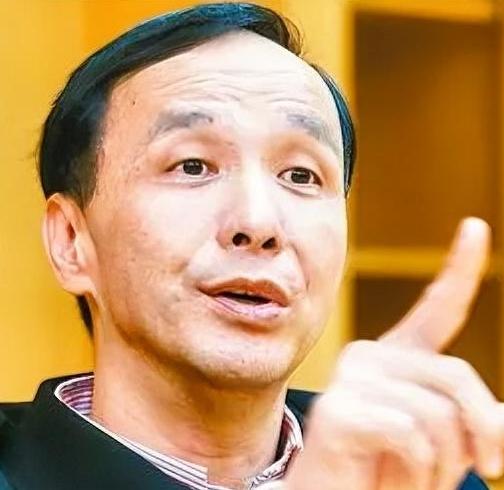 终于有网友忍不住了，指名道姓“骂”出了声……说国民党里有三个“祸害”，一