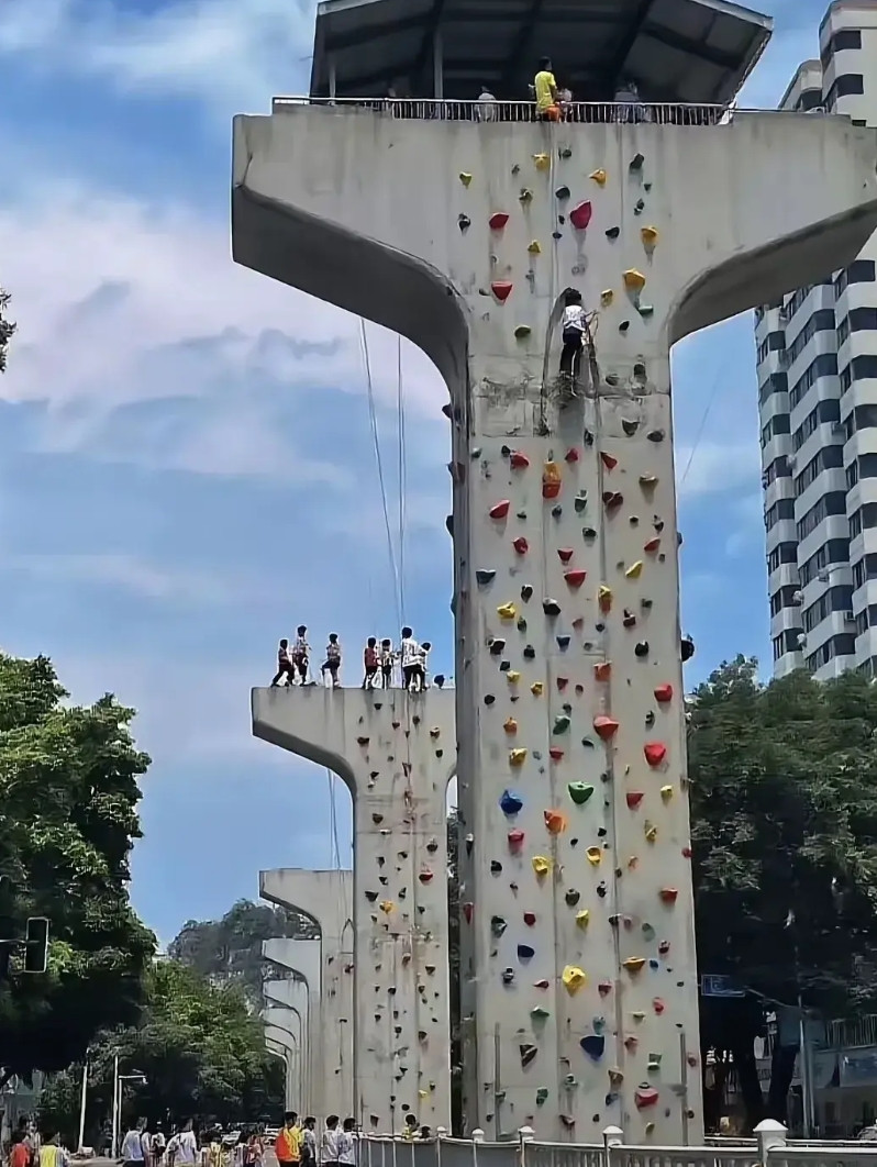 柳州人民实在太有创造力了，这完全就是废物再利用，当时柳州要新建轻轨，但是没有获得