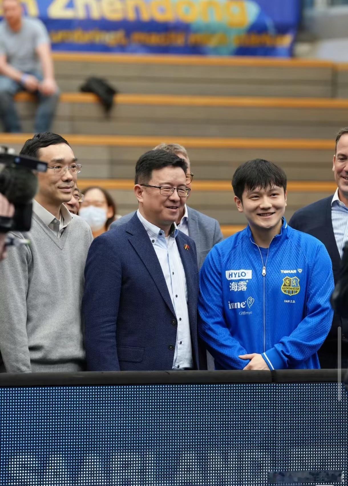 樊振东不愧是中德友谊之桥樊振东在德甲赛场拼搏，以精湛球技和个人魅力，成为中德乒乓