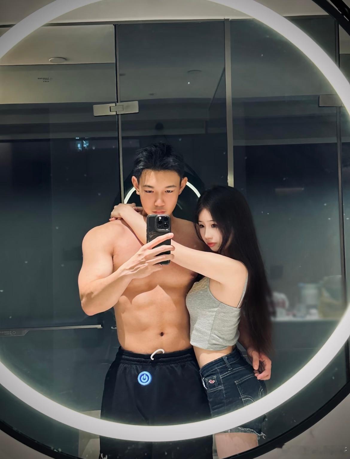 肌肉男已降临在我手心​​​