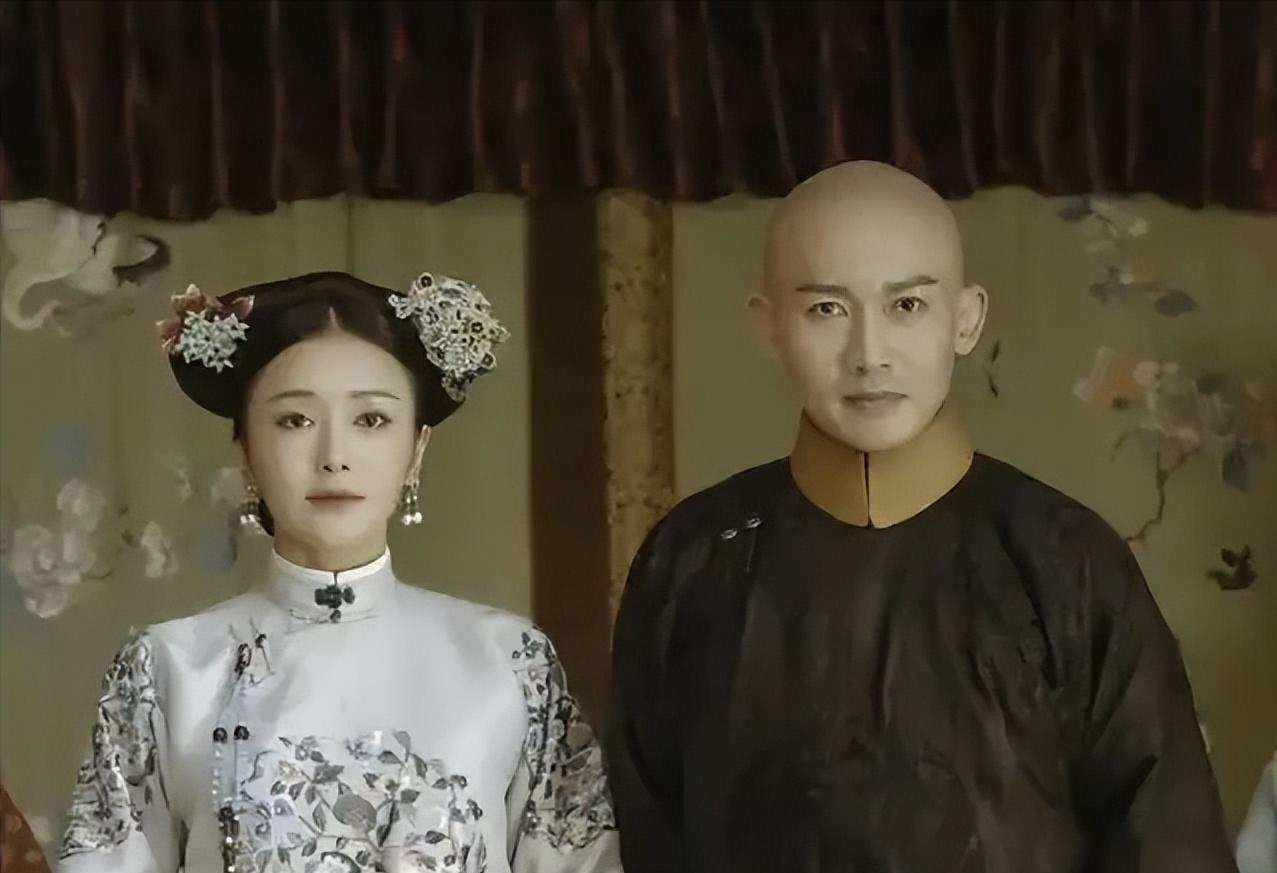 1748年，富察皇后病死，丧礼上，大阿哥永璜哭而无泪，乾隆勃然大怒，一脚将其踢倒