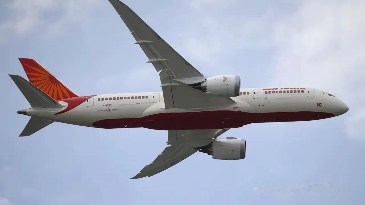 瑞士航空一架从孟买飞苏黎世的航班上，一名44岁印度商人干了件天理难容的事。他和邻