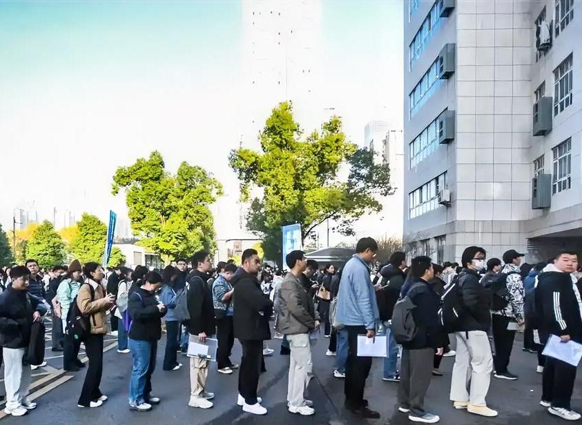 省考刚结束不久。听去考的朋友说，今年题挺难，做得匆忙，特别是行测[笑着哭]但