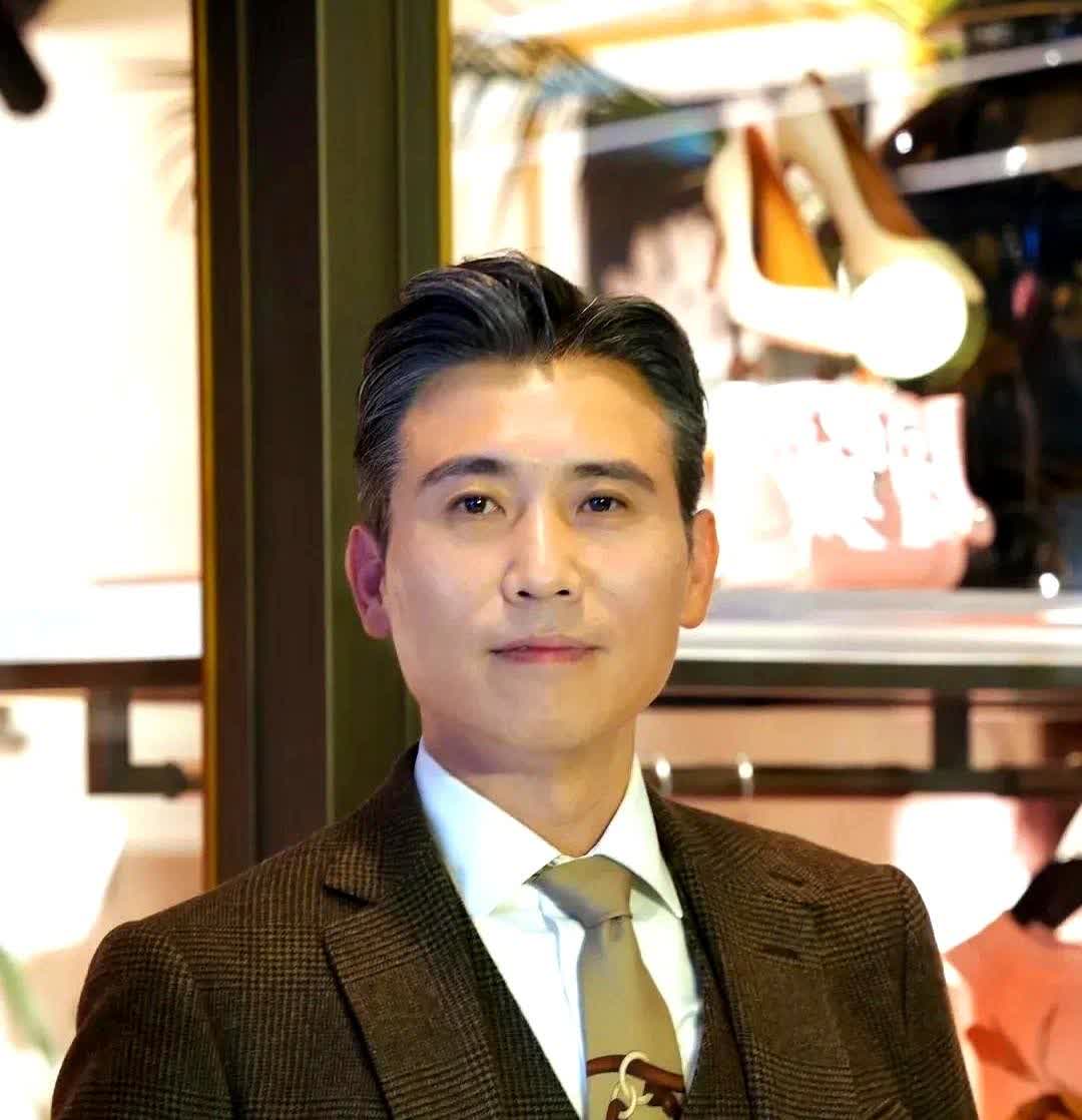 李乃文的酒量是93级表演班里最好的一个，但他的酒醒方式也是大家做梦都没想到的