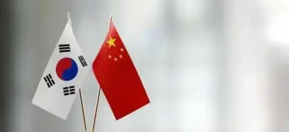 一个韩国网友问中国人：现在首尔正在举行史上最大规模的“反华游行”，为什么中国一点