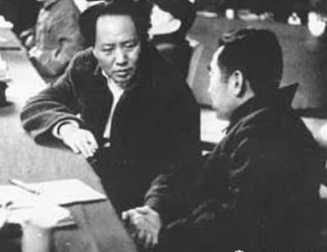 毛主席中肯评价周总理：外交才干胜我一筹，处事却有一处天生“软肋”？在第一代领