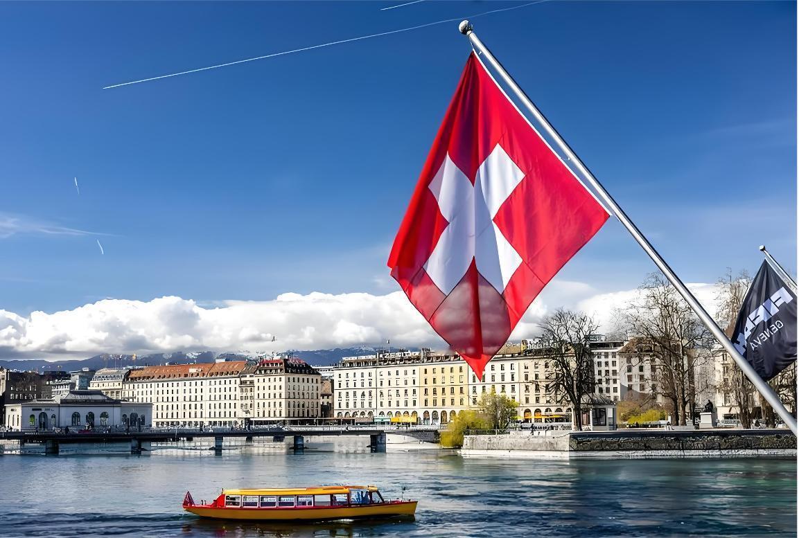 历史开了个玩笑，先倒下的不是乌克兰，而是百年中立的瑞士？瑞士，靠着“永久中立”