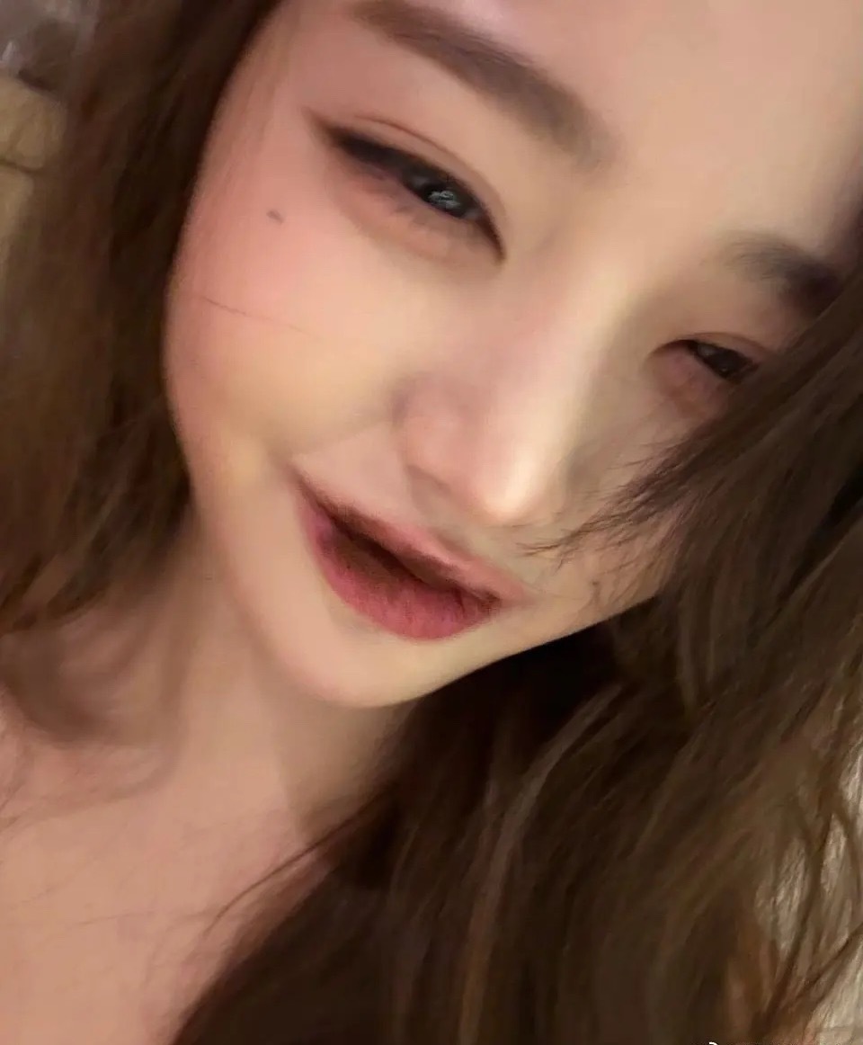 张元英吃巧克力又双叒叕被网友审判了