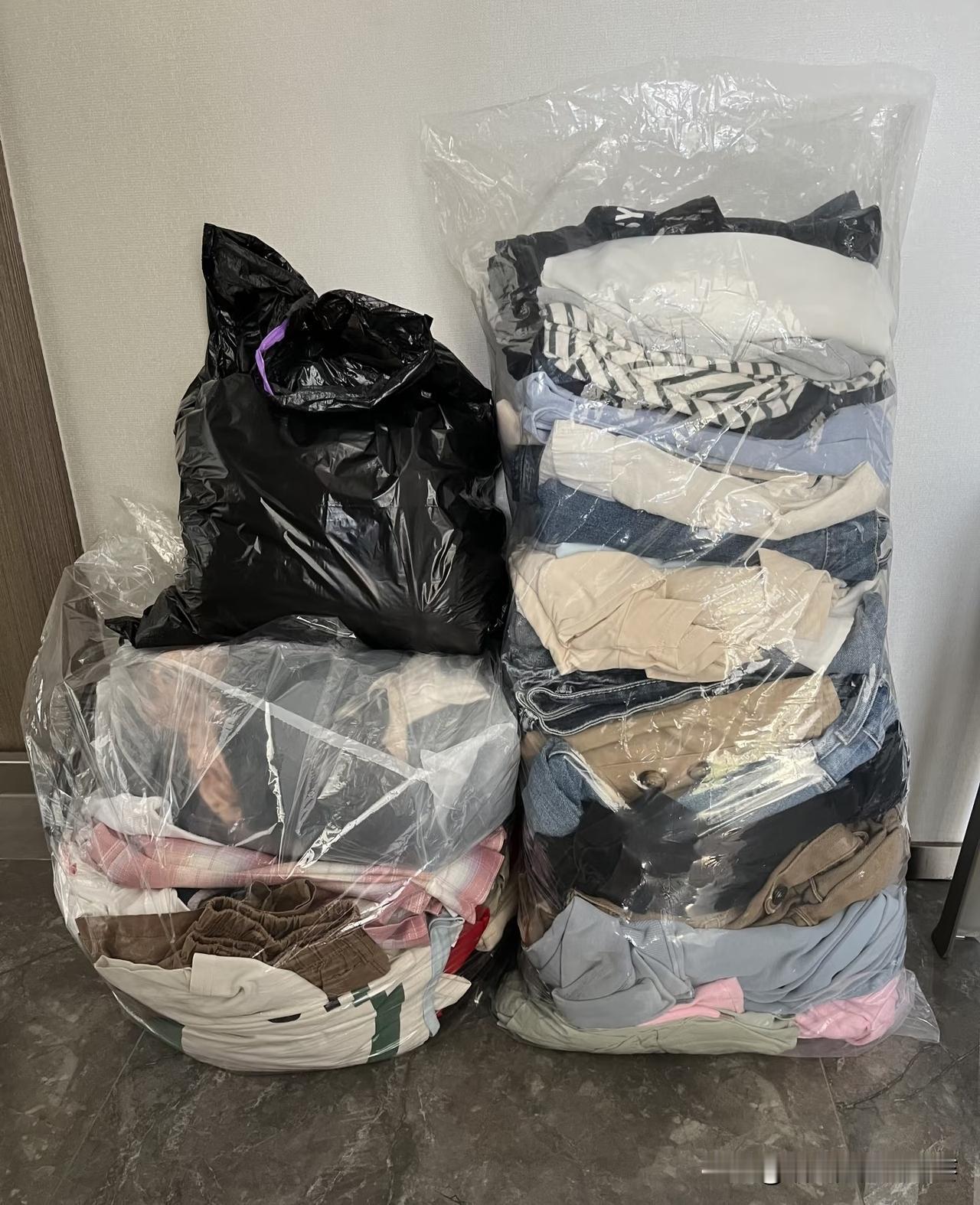 老公大姐意外离世，葬礼结束后他拎回一大包名牌衣服，我的心结至今解不开最近发