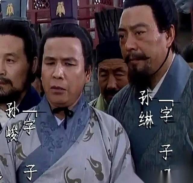 这场宴会，是一场早有预谋的屠杀。东吴权臣诸葛恪，在酒席间被宗室孙峻当场格杀。鲜