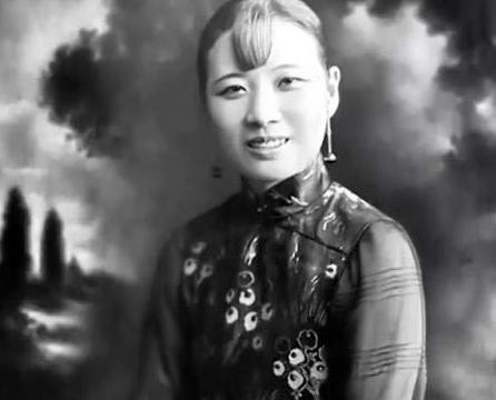 1943年，宋美龄在她大姐家养病，蒋介石难耐寂寞，就在这段时间有了外遇。此女非同
