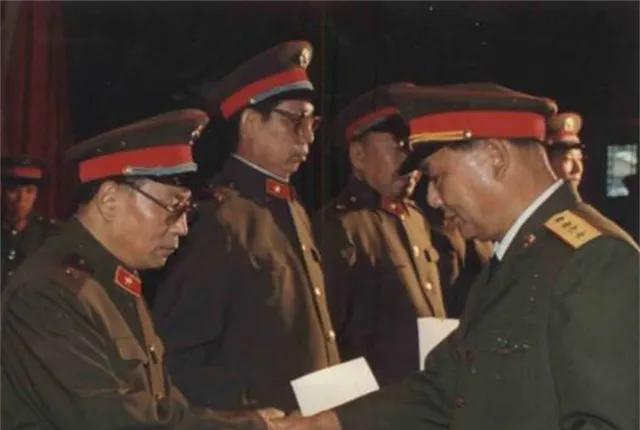 1988年解放军实行新的军衔制时，对于79年参加对越自卫还击战立功的干部并没有明