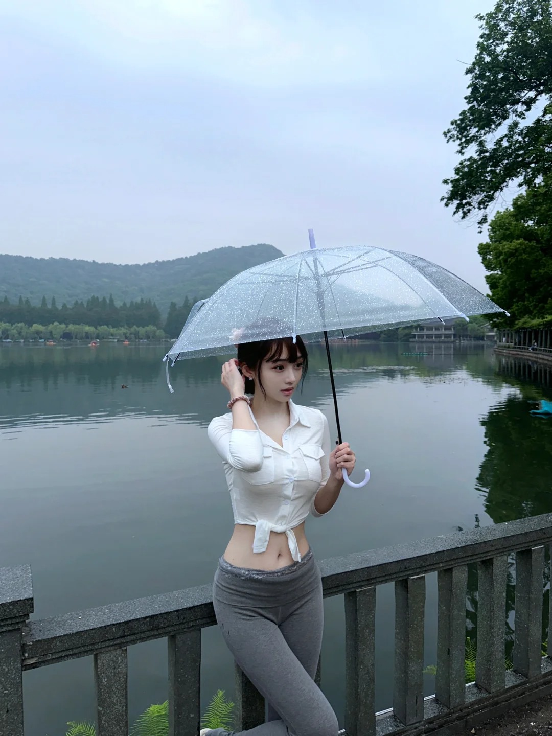 烟雨入江南下着雨的西湖万般惬意