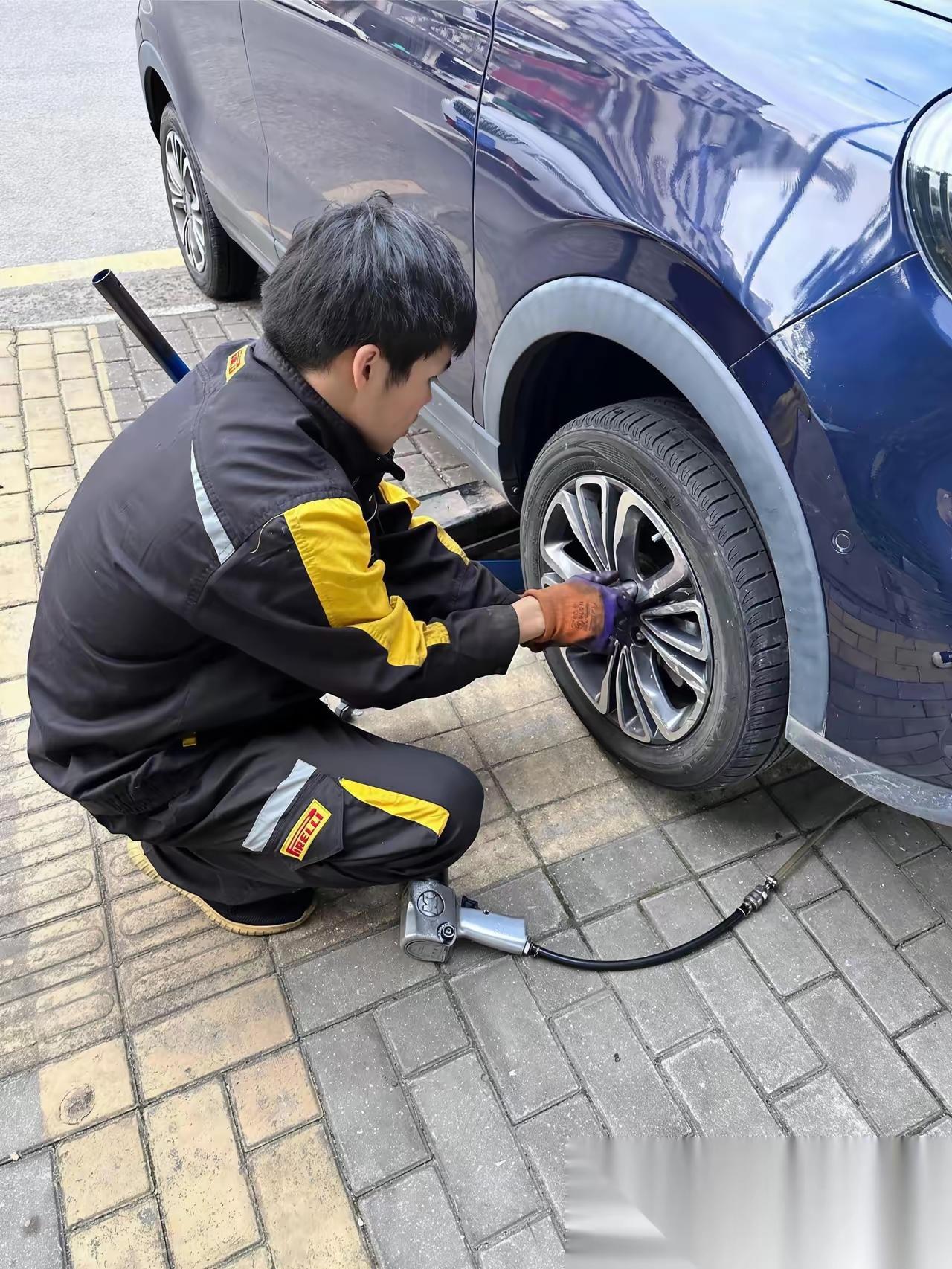 4S店收我268，我自己35块搞定。开纯电车两年，就这一件事让我看明白了：保