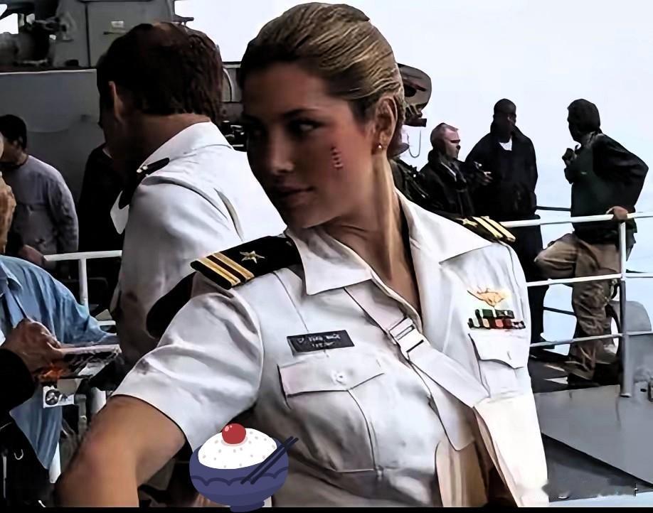 林肯号上的女兵到了泰国玩什么在海上漂浮286天，终于林肯号要在泰国湾休整5天了