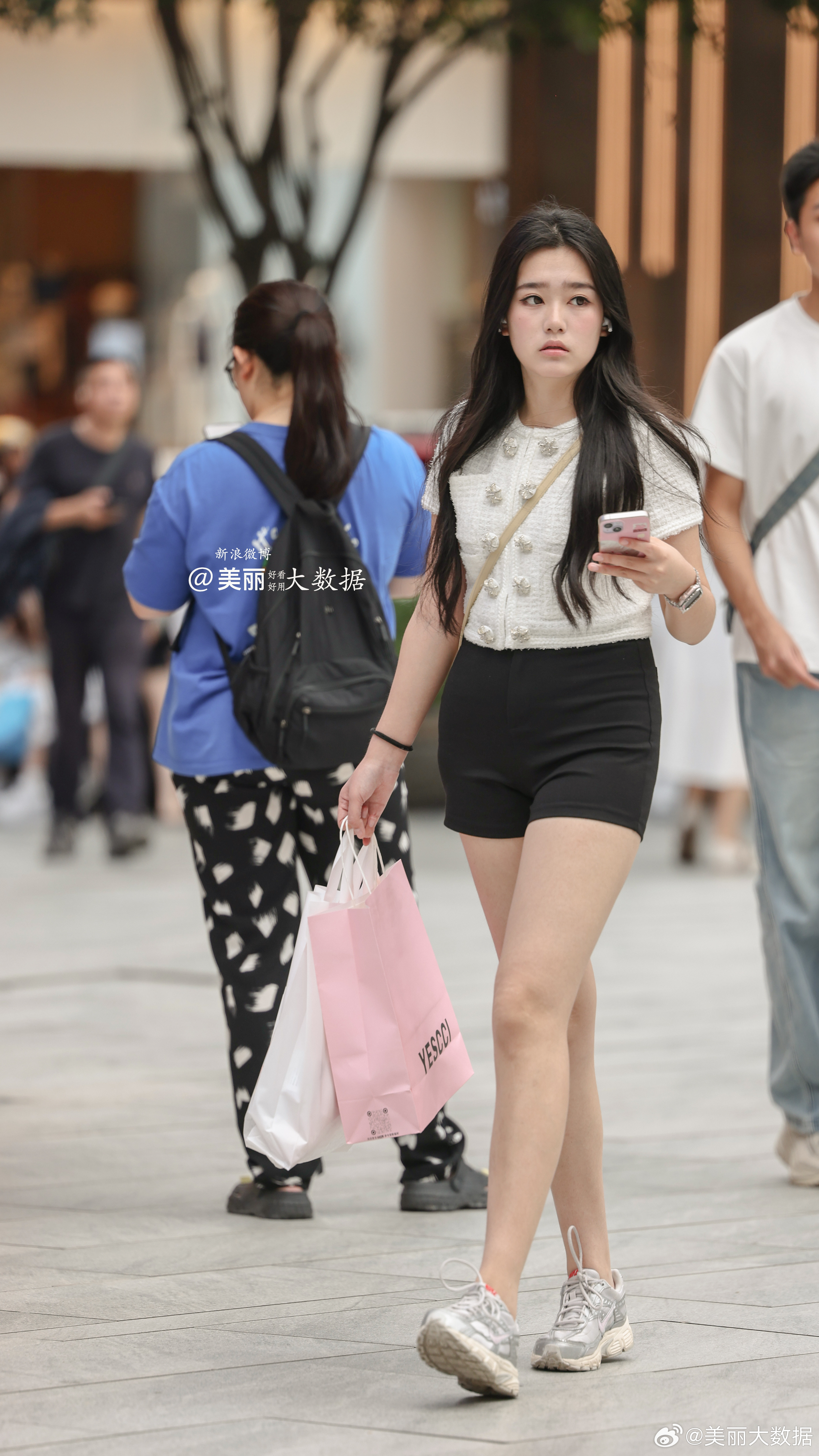 有点婴儿肥。。。