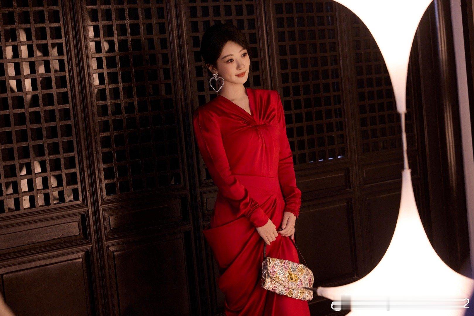 大红大紫的杨紫今天真的太美了！期待我们月底要播出的杨紫生命树白菊吧！