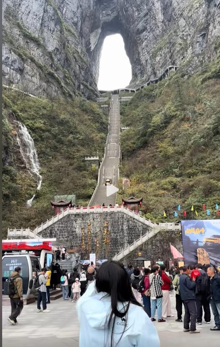 且看且珍惜，基本平台都删了，不知道哪个公关想出来的鬼点子，越野上5A风景区，