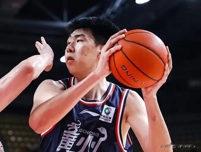 本赛季最打水漂的球队诞生，杜锋一己之力让宏远成笑话！随着刚刚宏远俱乐部官宣，