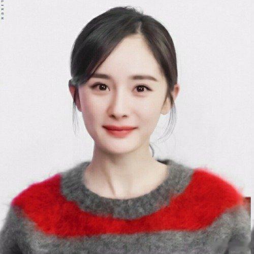 杨幂演技8月13日晚，发博晒图称:“爹眼里，我这条命，竟抵不过五千块大洋？生