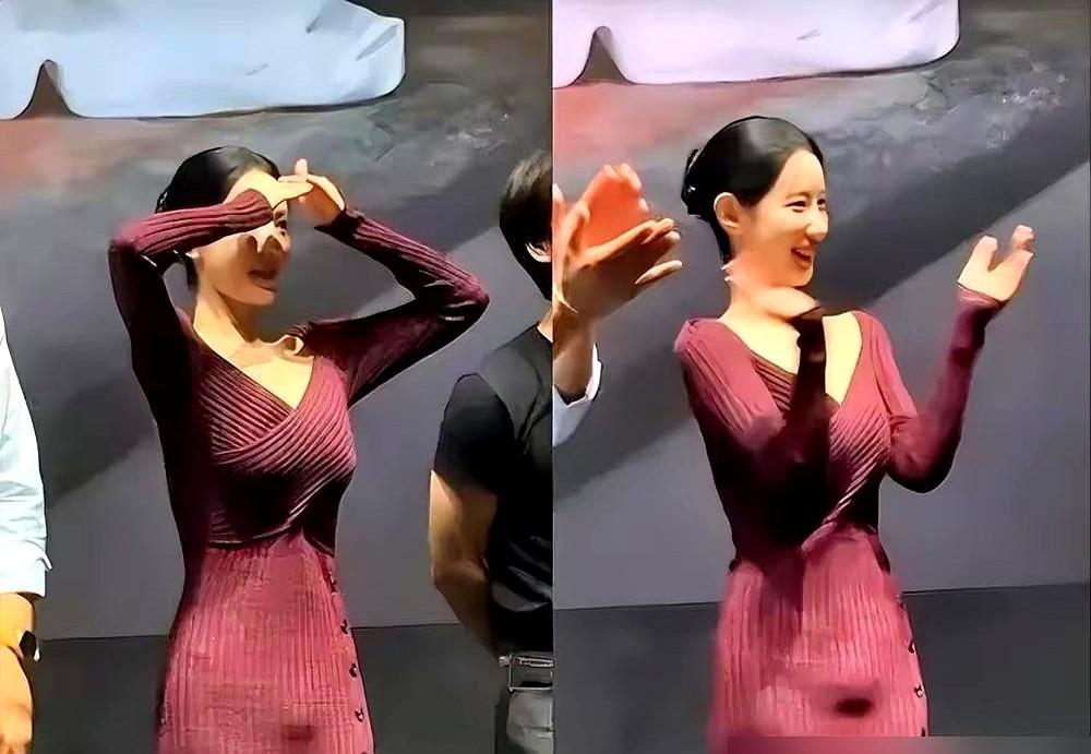 女星红毯上捂着肚子连连鞠躬，生图一出全网炸锅：“肚子上的肉都快掉出来了！”电