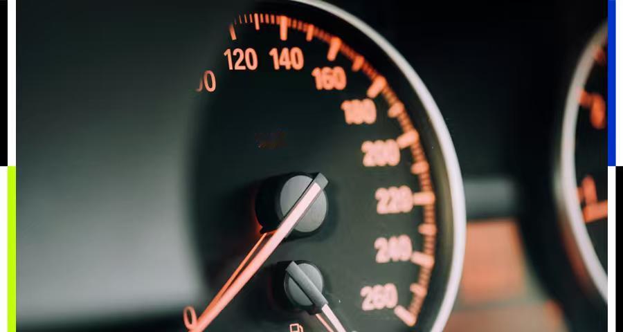 新能源车该限加速吗？聊聊5秒默认模式的门道最近公安部的加速限制新规引发炸锅