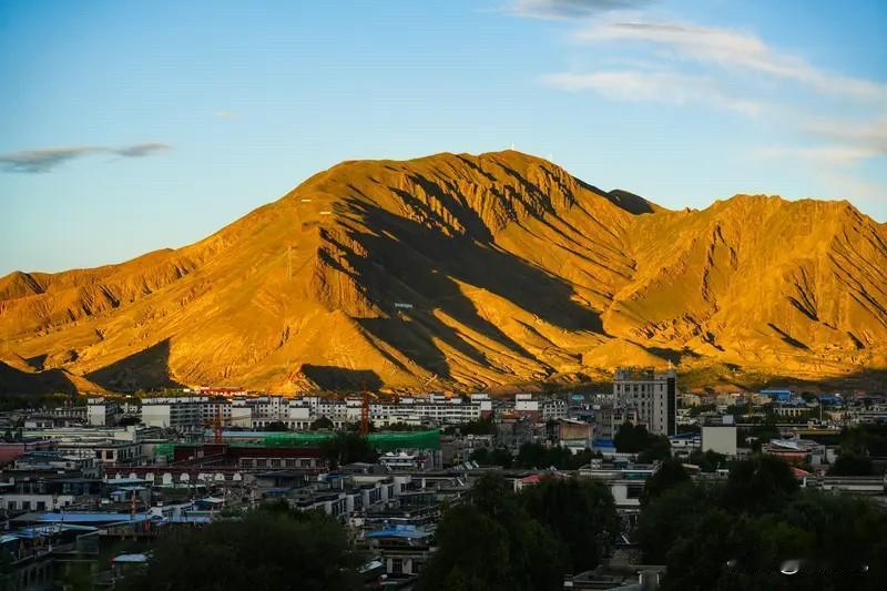 无论在哪里上班，都要记住这五句话。1.出门在外，搞钱要紧。别人说太阳从西边