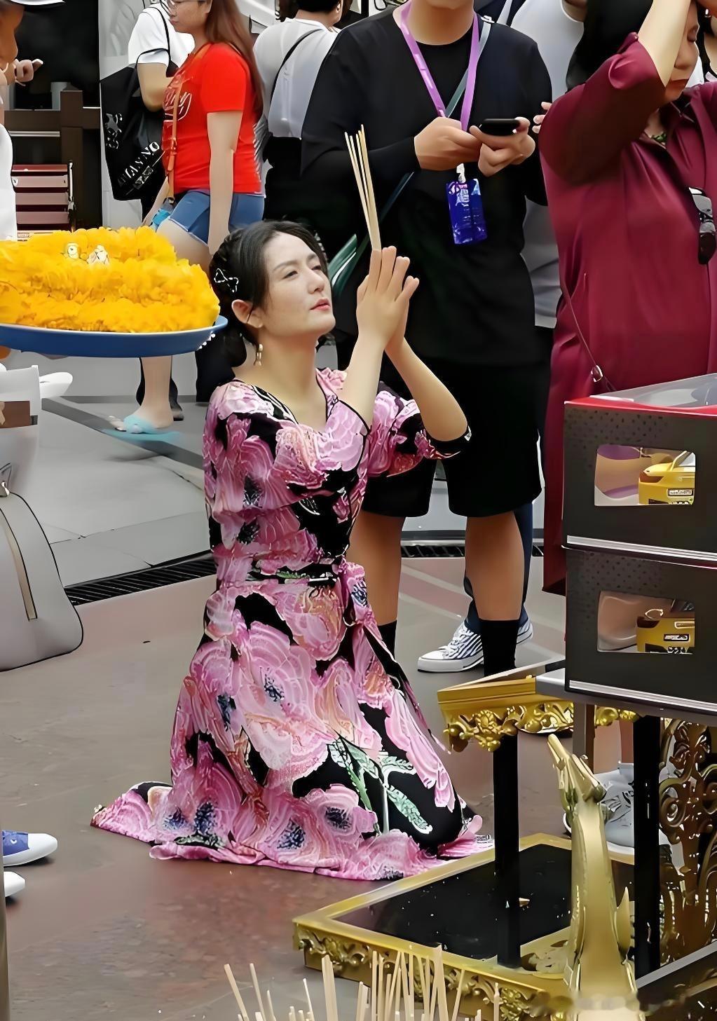 谢娜夫妇身家早过亿了，都有几辈子花不完的钱，她还求什么？