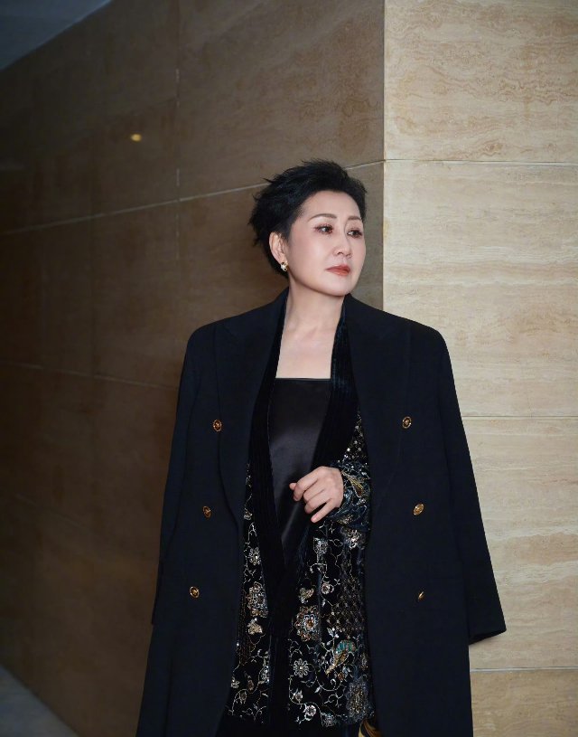 真想让娱乐圈告别“撕番”，靠给演员改名叫“费霞”、按笔画排座次就能解决吗？最近这