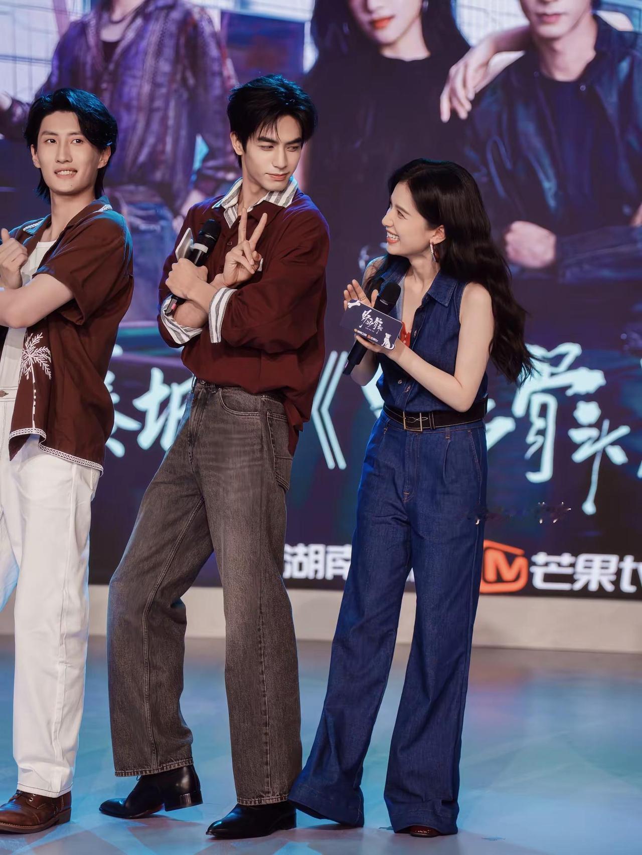 我拍的📸哥妹今天一直在贴贴。野狗骨头宋威龙