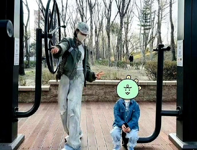 孙艺珍前脚在节目里炫耀儿子长相，后脚就发文喊后悔，直呼闯祸了。节目里被问到儿子以后当不当演员，没忍住
