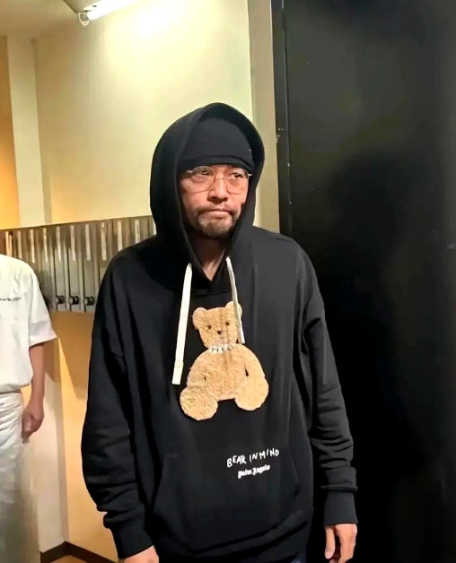 周杰伦怎么长成这种形态的了。你敢认这是周杰伦？直呼认不出。这状态让人
