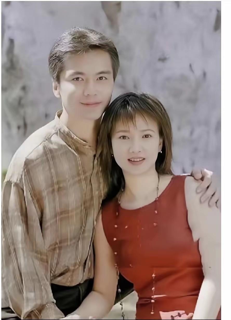 许亚军和何晴真的太般配太养眼了，许亚军是顶级帅哥，何晴是顶级美女，本来两人的结合