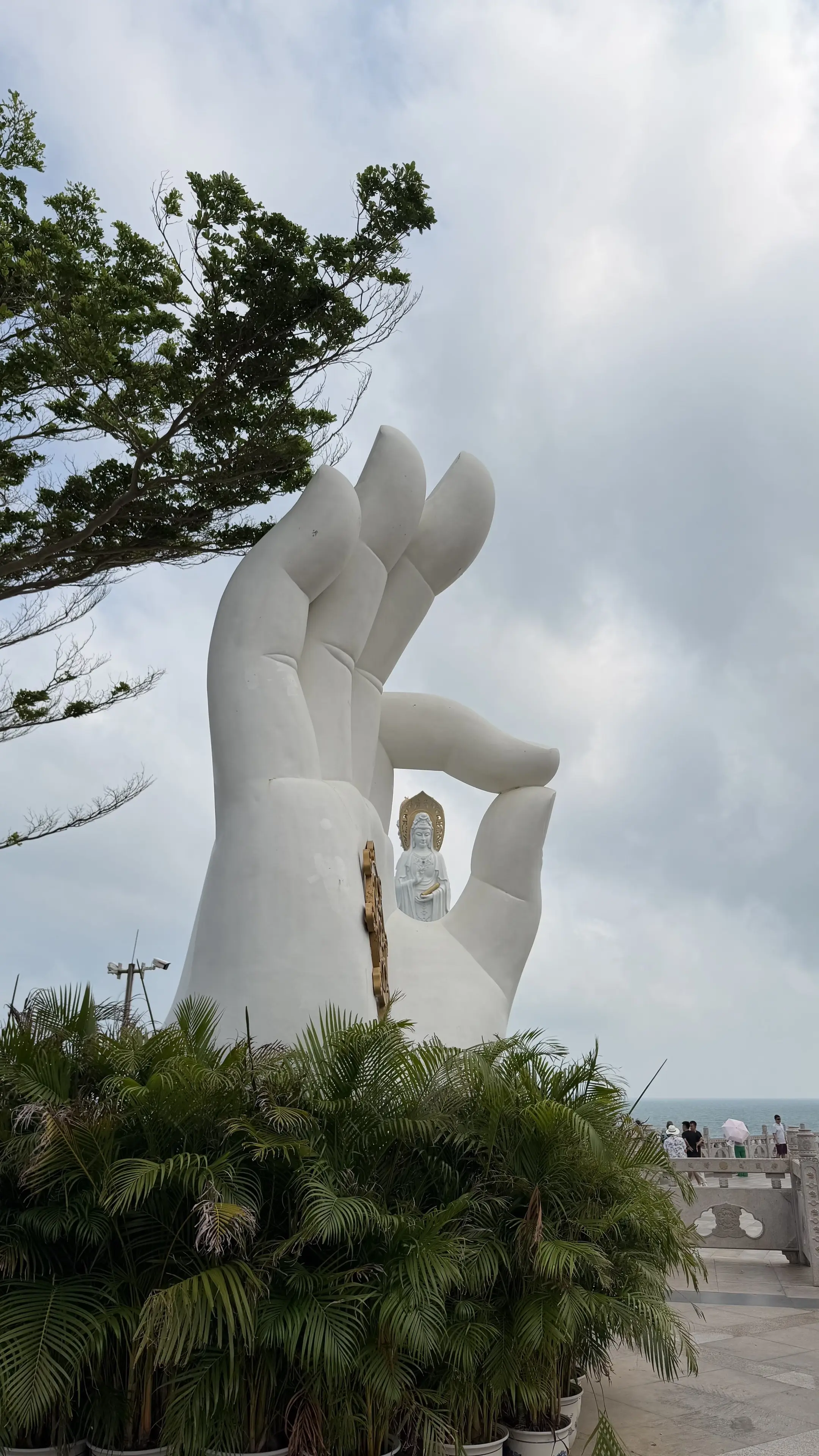 南海观音，愿见者皆得好运。见者有福，平安喜乐。 心诚则灵，所愿皆所得。...