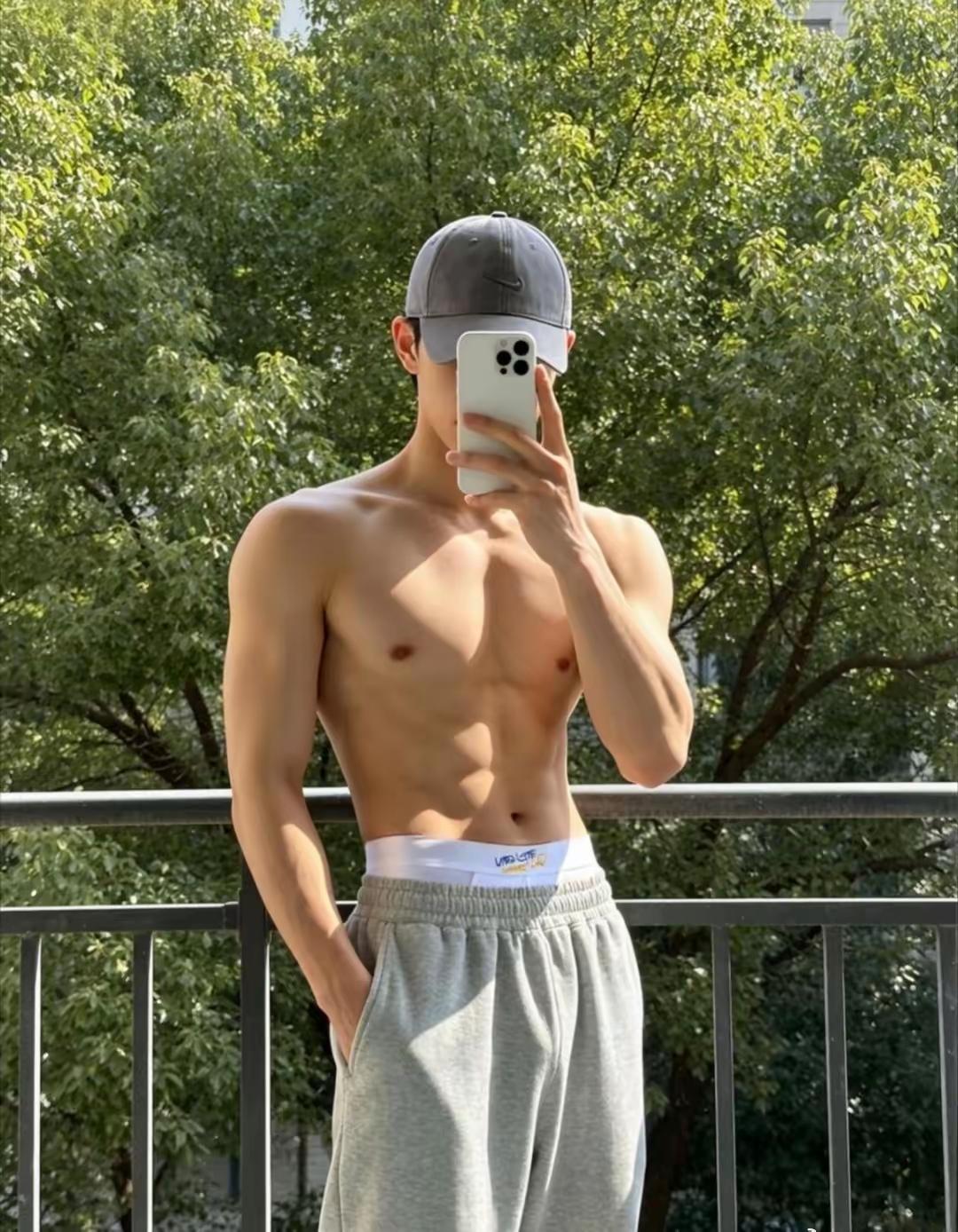 晒图笔记大赛天气暖起来后，公园也变得格外热闹。跑步的人多了，骑行的人多了，当然，