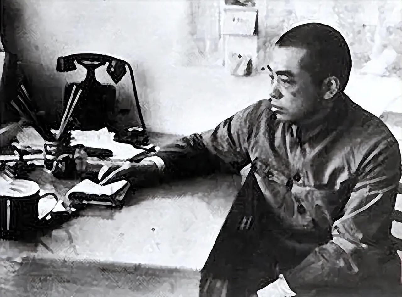 抗战时期有人在延安跳交谊舞，一男子见状怒斥“狗X的”，舞者为何吓得四散而逃？