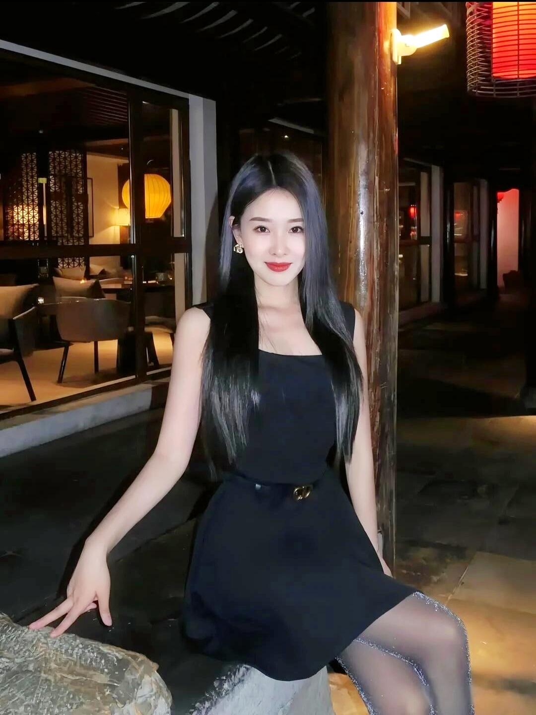 女生如何穿搭看起来时尚更有品味呢