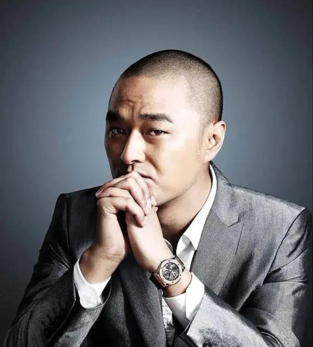 冯唐说：“伴侣真的很重要，晚点没关系，但一定要是对的人，因为他是你后半辈子里的光