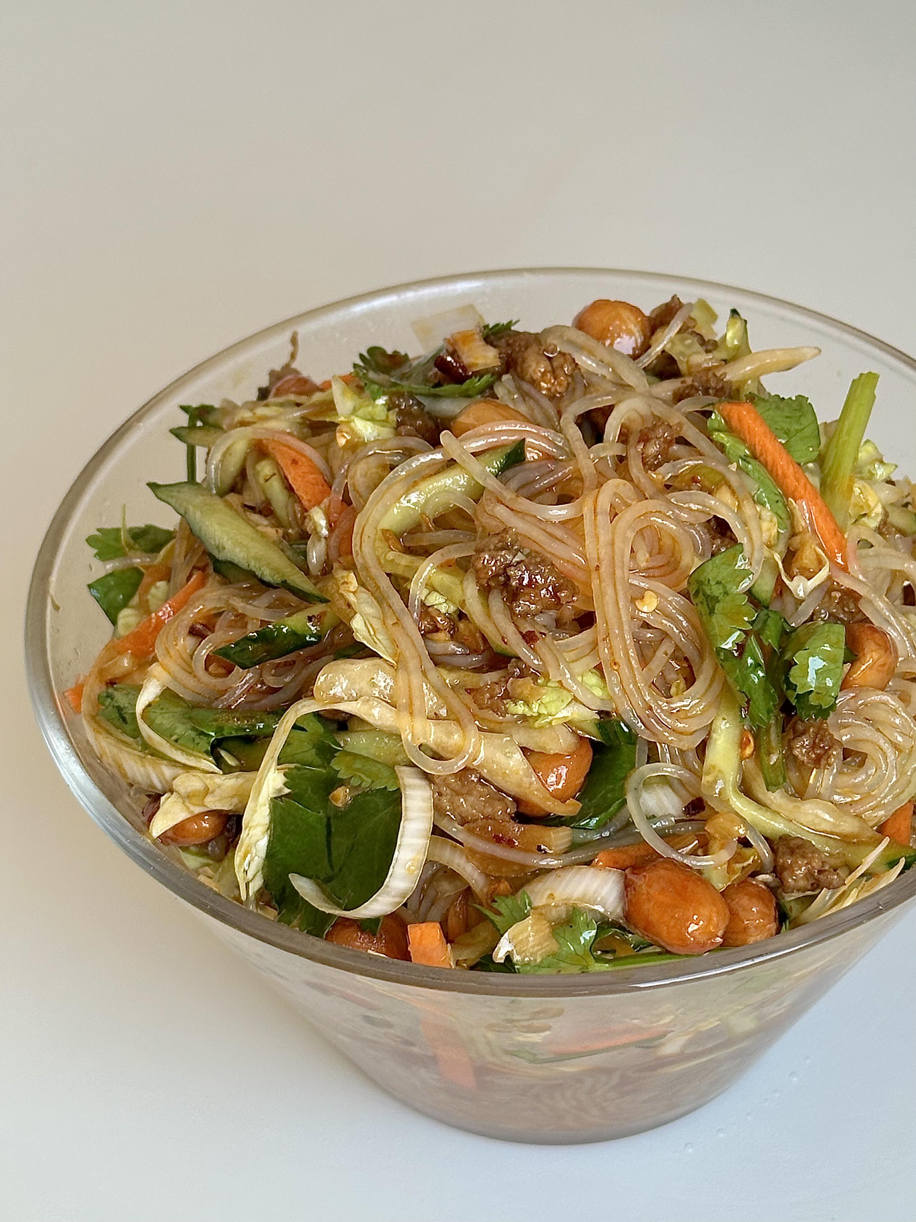 酸辣白菜黄瓜拌粉丝｜清爽解腻，一口就上头夏天就馋这口清爽凉拌菜！酸辣过瘾的白菜