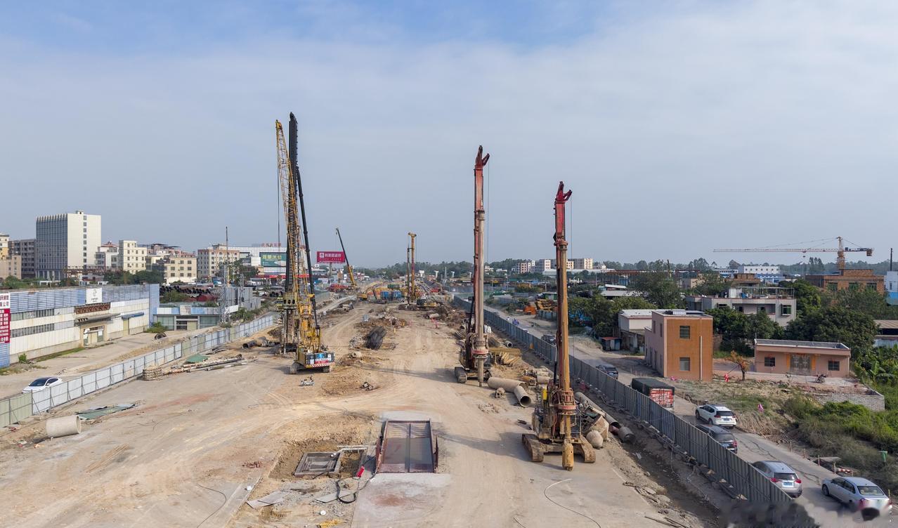 【茂名大道加速迈向无红灯“快速畅行时代”，三大节点同步下穿改造】近日，茂名大道快