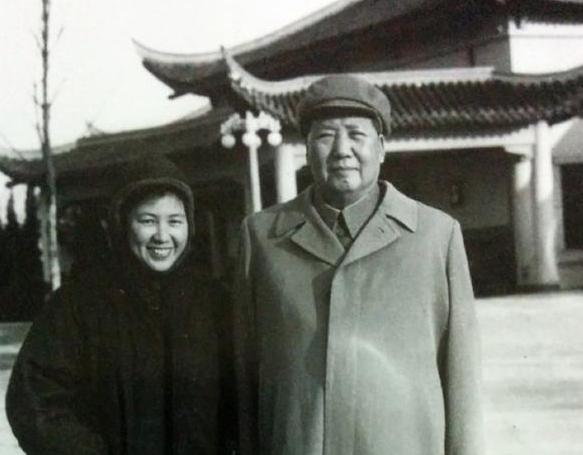 1976年10月，谢静宜被撤销了所有职务，并接受隔离审查。在审查的过程中，她的认