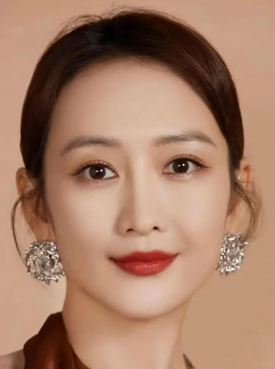 面相是不会骗人的我给奶奶看了王鸥的照片她第一句话就说：这女孩一看就是个拎