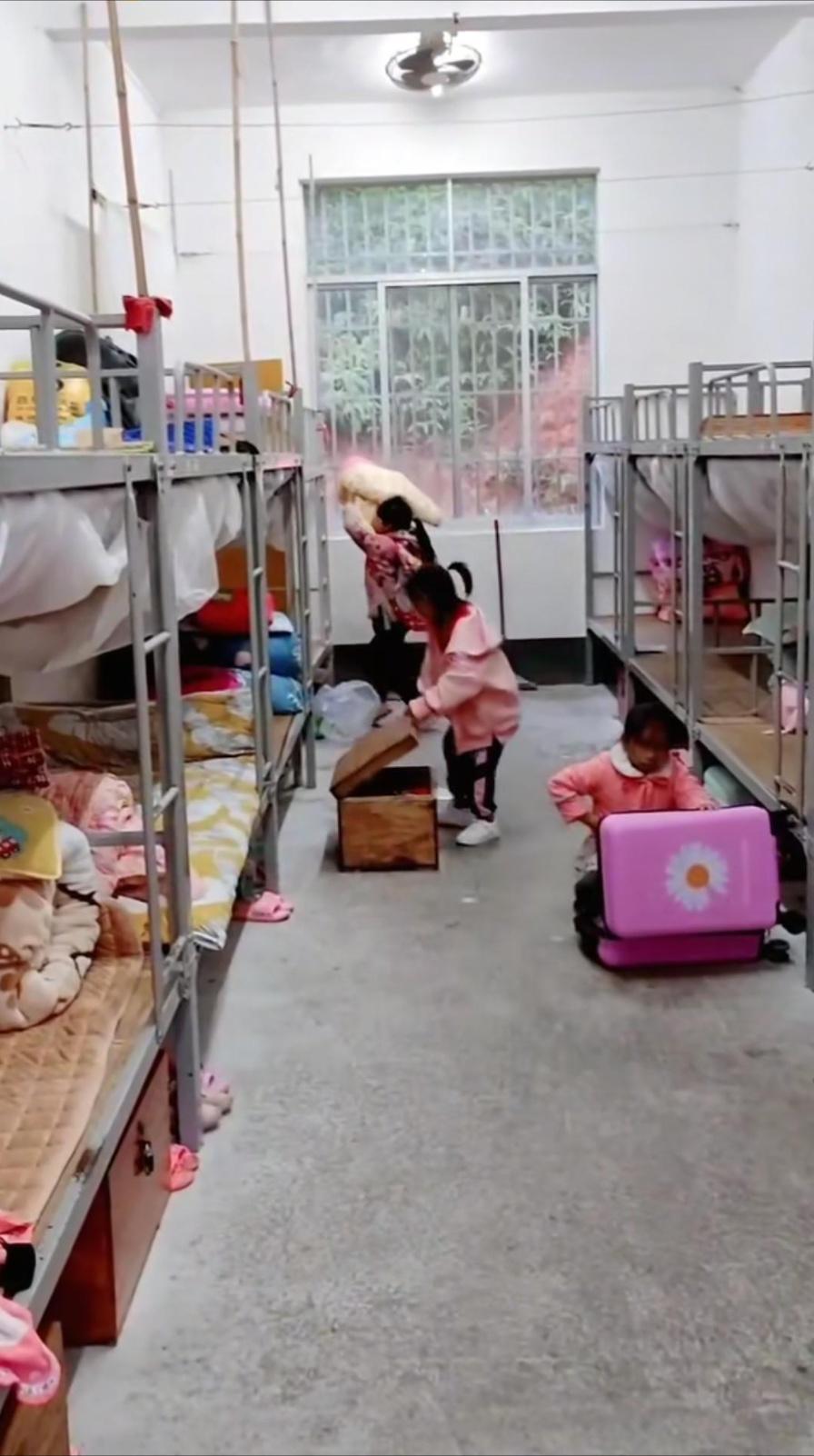 都2026年了，竟然有那么多小学一年级就开始住校。看了评论区才知道，原来很多