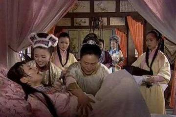清朝一女子分娩时休克，家人误认为她已死亡，将其匆匆下葬，不久女子苏醒，发现躺在漆