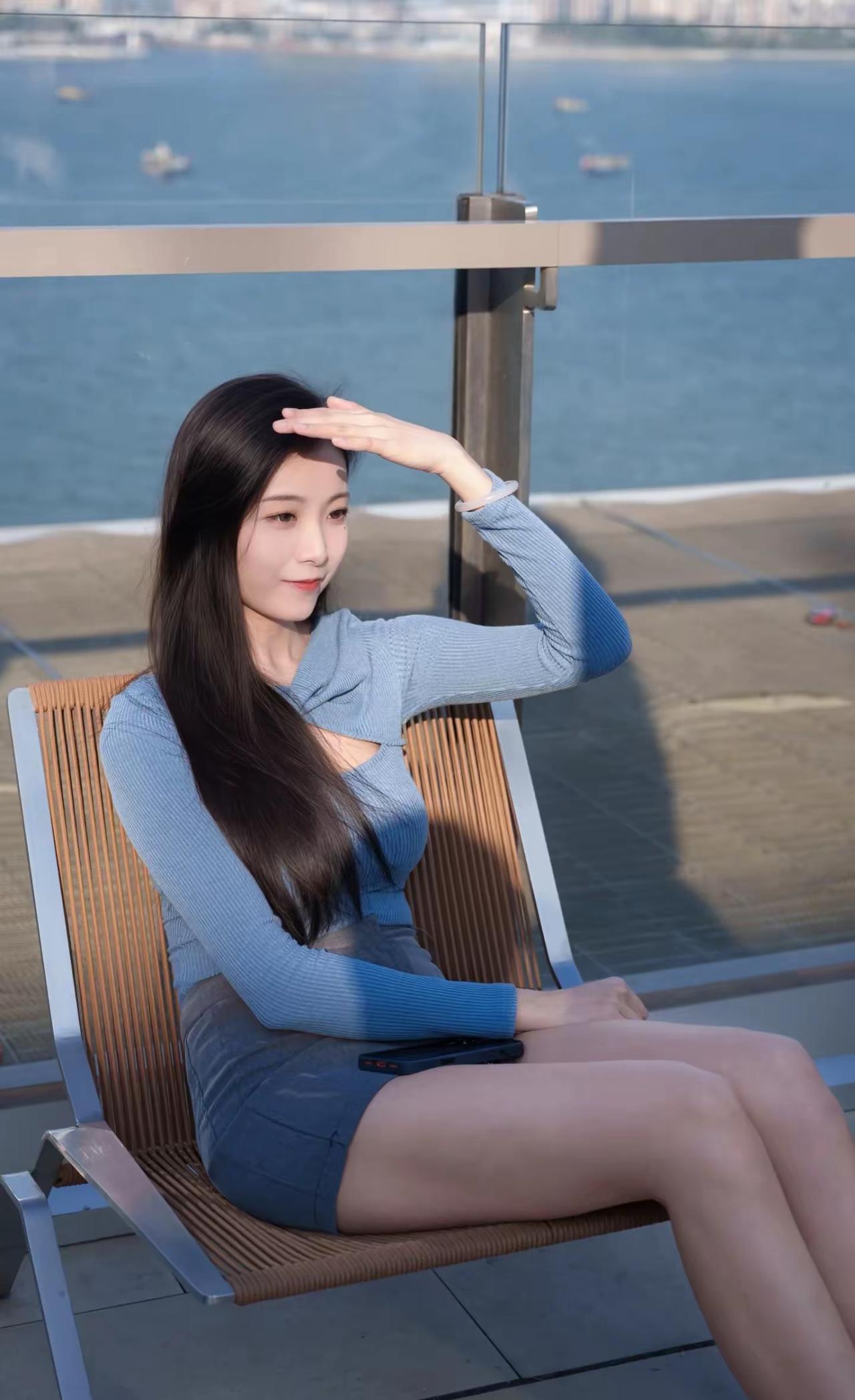 海边休闲时光，微风拂面，享受宁静与美好。