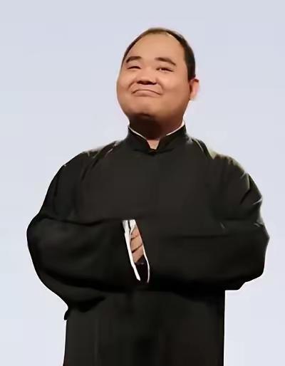 侯震这波内涵二叔的操作，真的把老北京损人的劲儿玩出花了。之前侯耀华连线博主公开