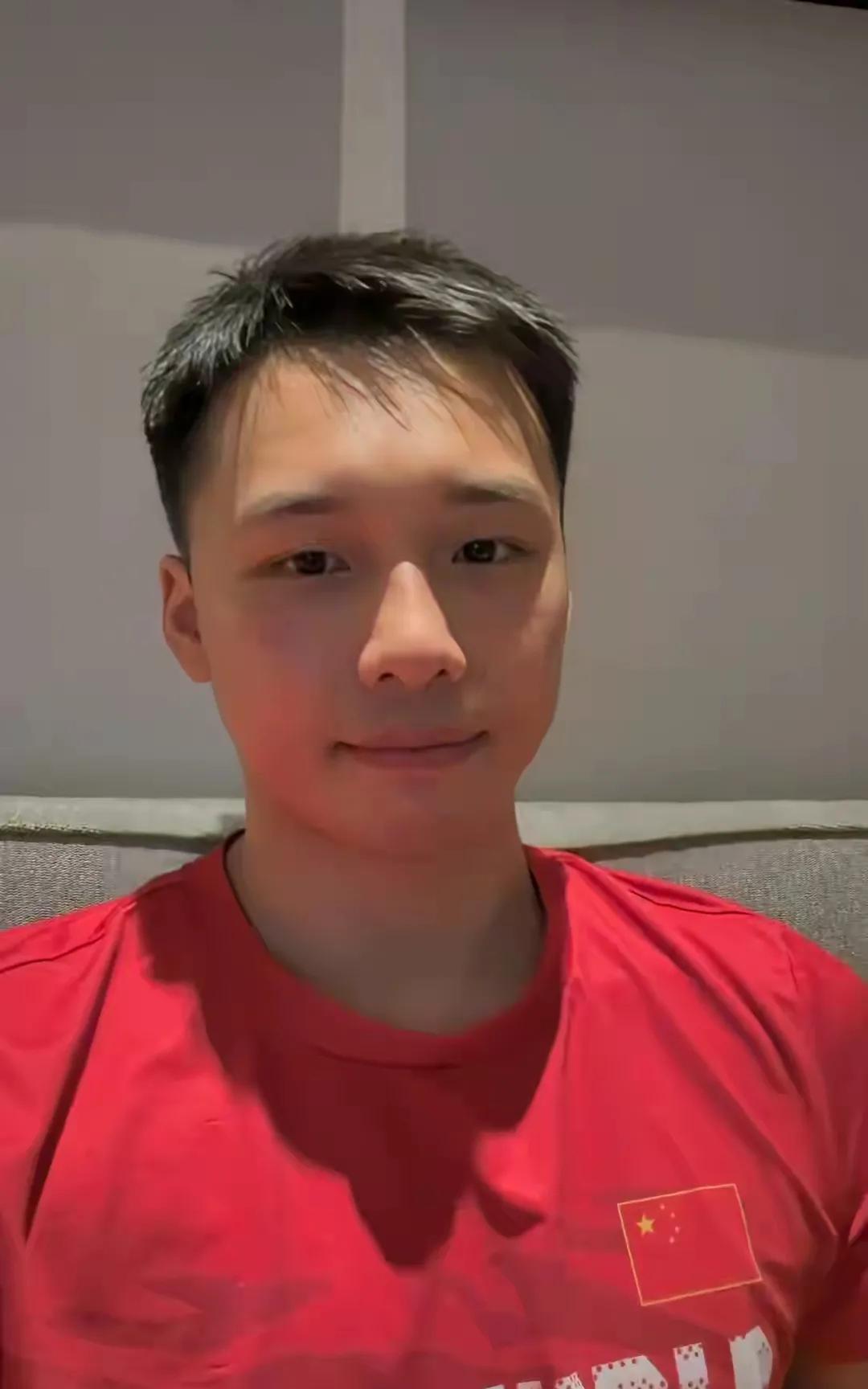 陈艾森的这个鼻子也太大了吧，这种鼻型叫什么鼻呀，真的很少见的，我在网上搜了一遍，