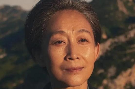 1971年，清华大学叶文洁背叛人类，擅自向太空中发射电波，8年后竟收到神秘回复：