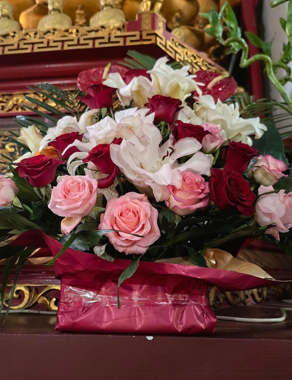 刷着刷着，天黑了。书法笔落了灰，泳池没下水，眼睛干得像砂纸。不是你懒，是手机