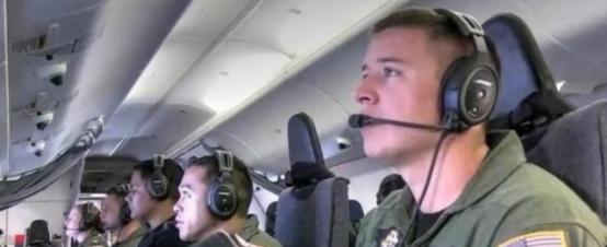 美军傻眼了!谁能想到中国在南海玩起“电子魔术”,一辆不起眼的吉普车就能变出整支